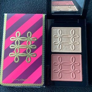 MAC Nutcracker sweet copper face compact